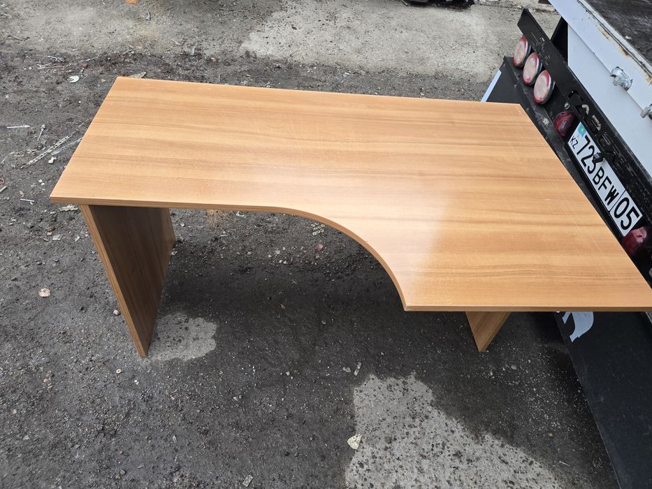 Продам стол офисный