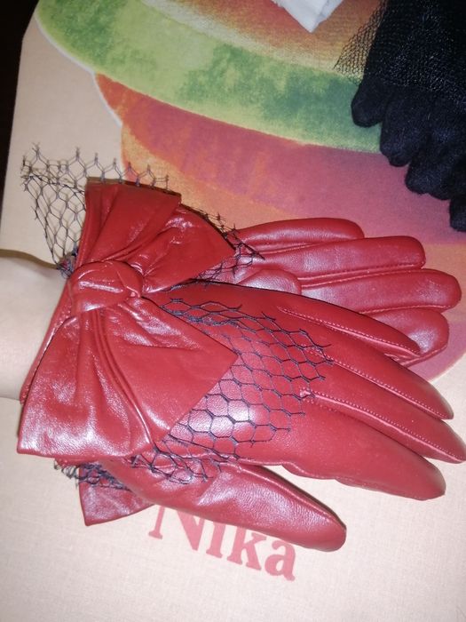 Женские перчатки