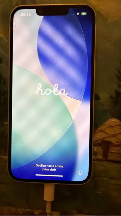 Apple iPhone 14 128GB в белом цвете (Starlight