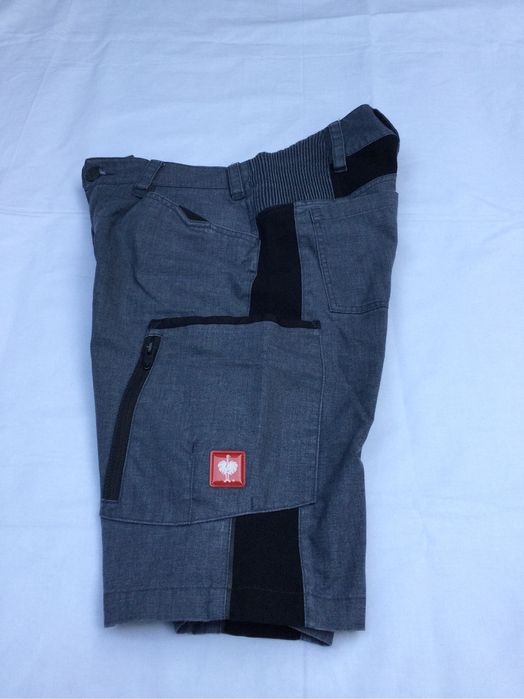 Pantaloni scurti E.S. marime 46