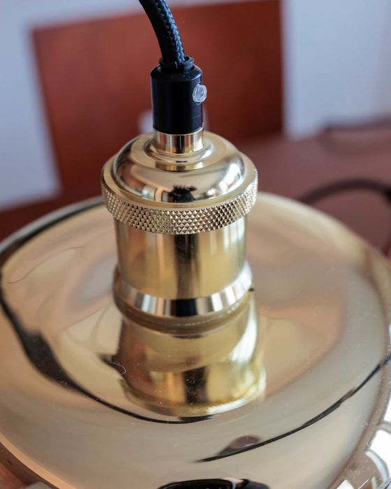 Четири висящи лампи