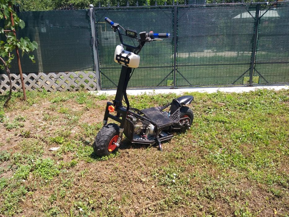 Vand motocross trotineta  cu motor benzina