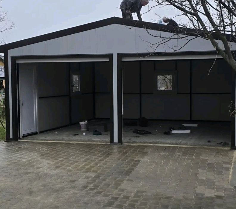 Garaje auto pe structura metalica izolate cu panouri Sandwich