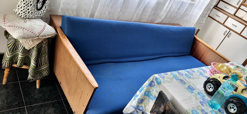 Диван подарявам с вземане от място