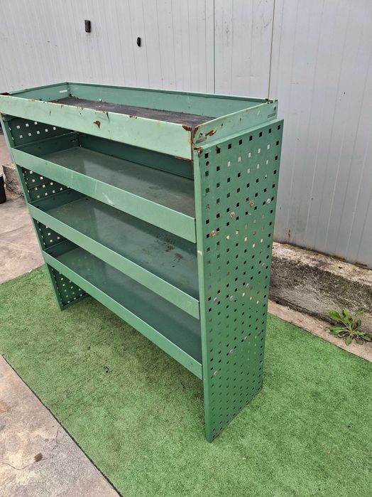 Метален шкаф =стелаж за инструменти