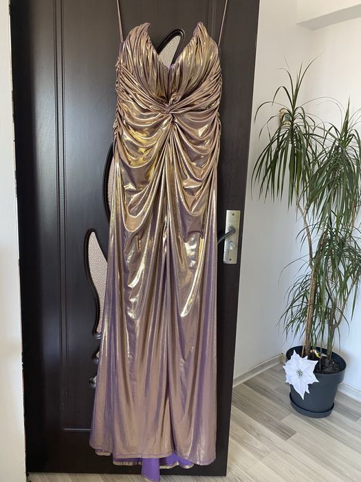 Rochie aurie superba