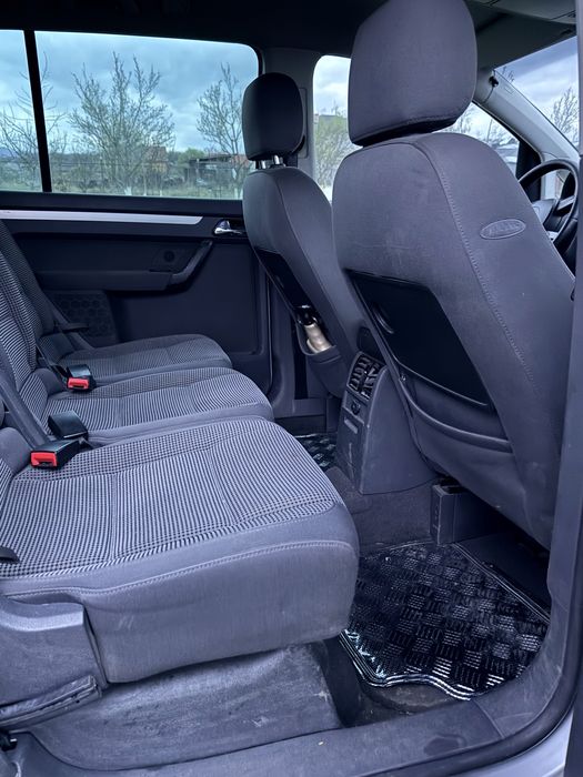 Vând Volkswagen Touran 2.0 TDI