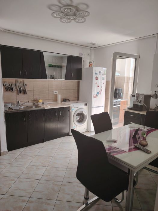 Vand apartament decomandat