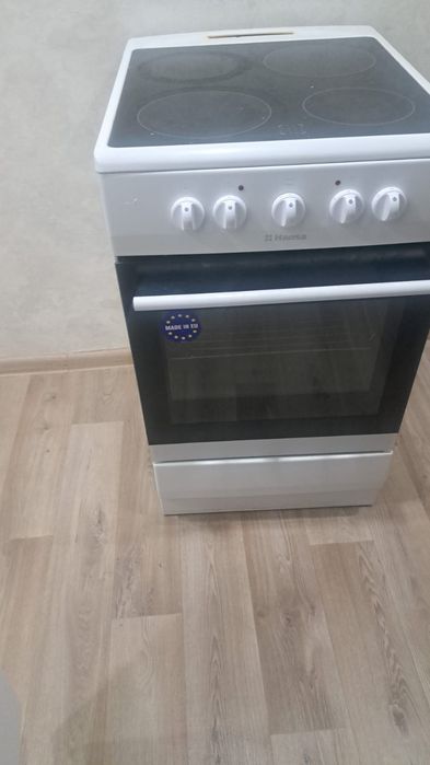 Продам электрическую плиту Hansa