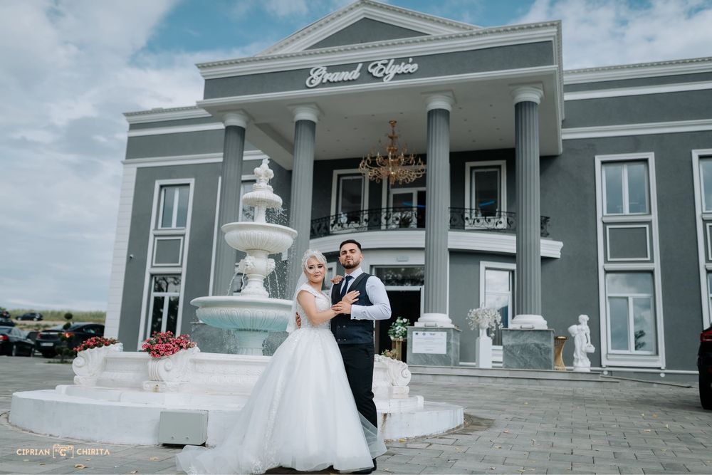 Vand rochie mireasa!