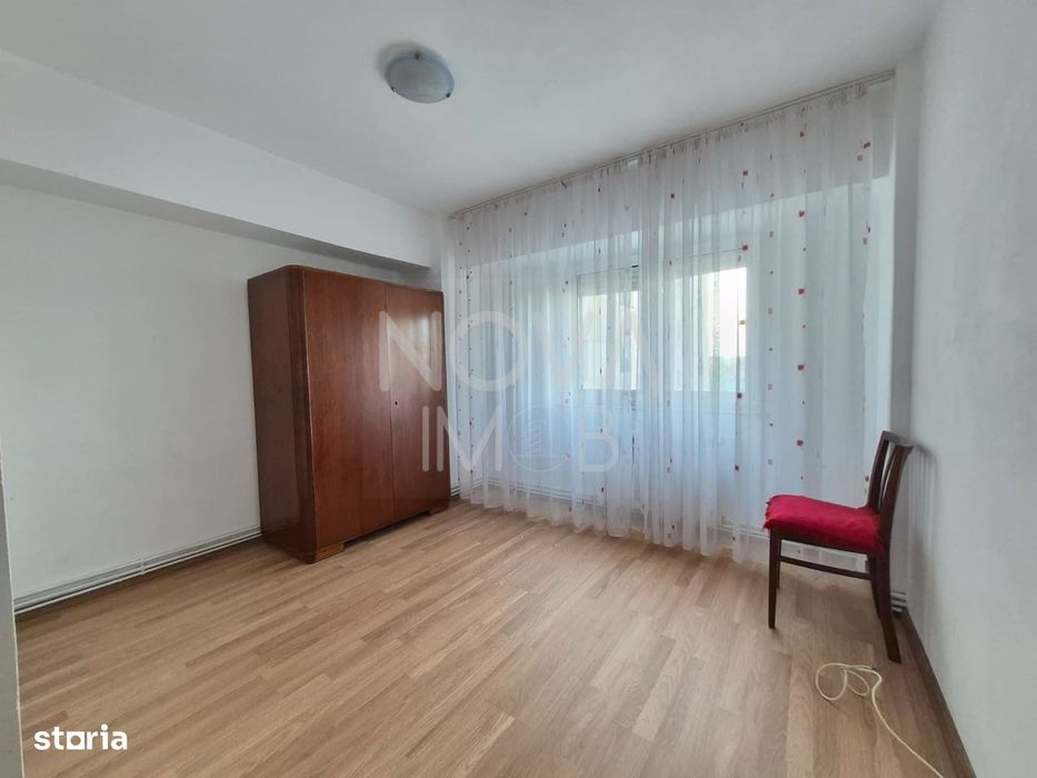 Apartament 3 camere de vanzare, Zona Garii