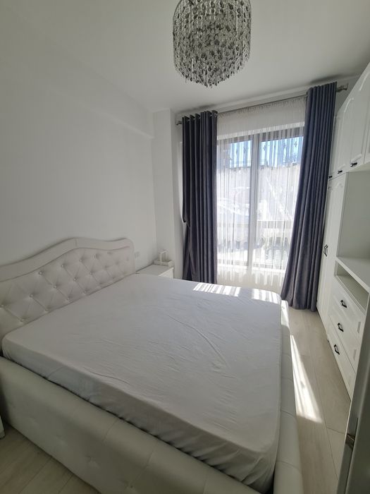 Închiriez apartament cu trei camere mobilat și utilat