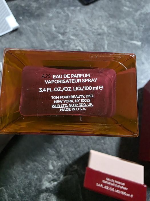 Vând parfum Tom Ford