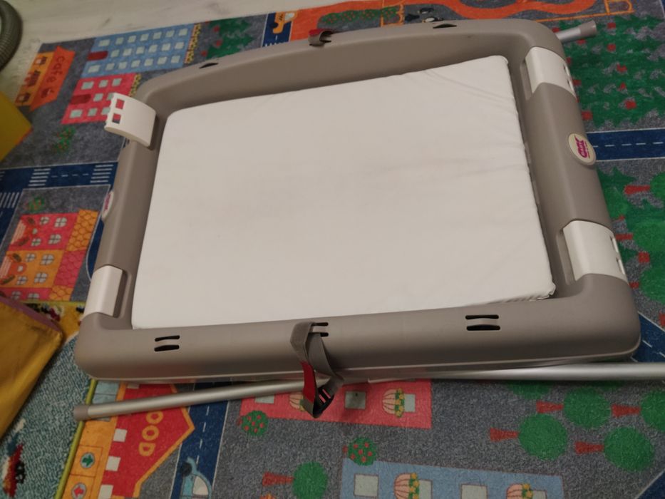 Ваничка със стойка и матраче за повиване