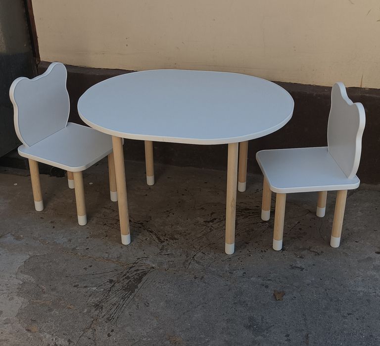 Комплект детской мебели. Стол и 2 стула