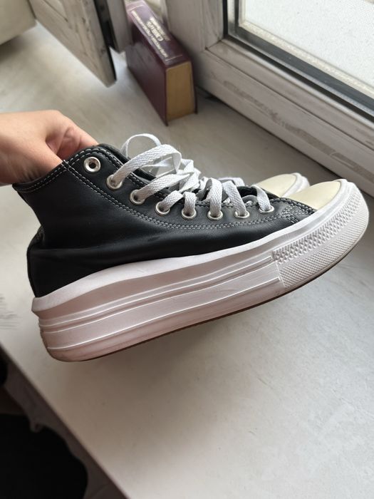 Продам converse. Внутри есть деффект.
