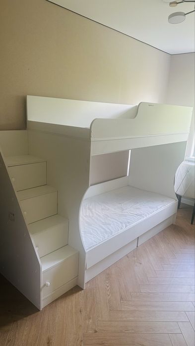 Продам двухярусную кровать