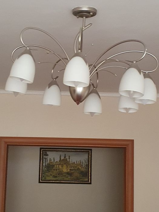 Продам 8- рожковую люстру