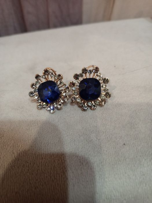 Продам сережки сапфировые