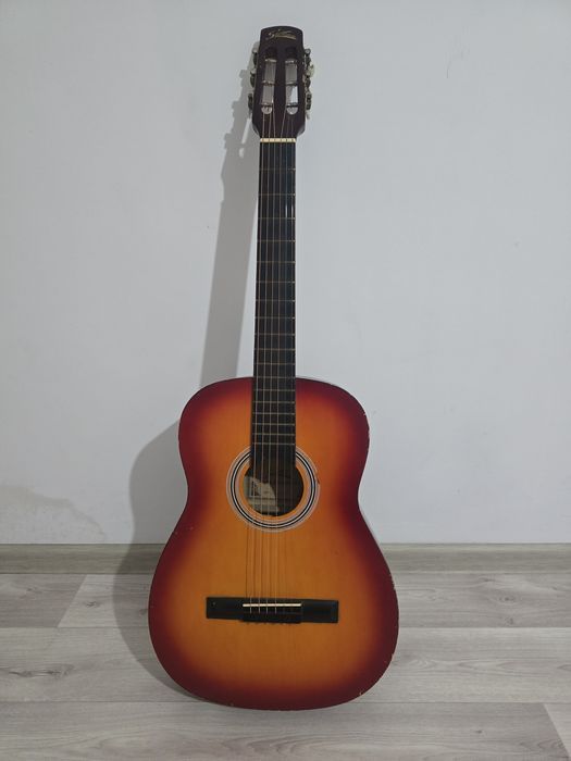 Продам гитару 15к