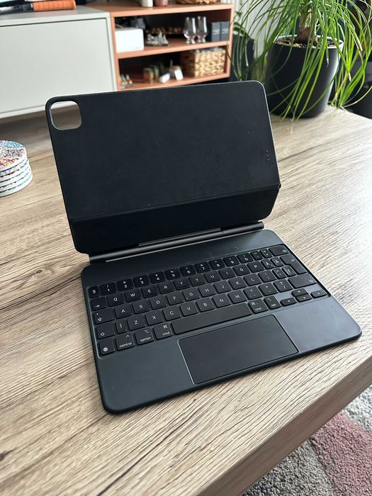 Ipad Air 4, 11 inch, sky-blue + husa cu tastatura Apple Magic + Apple Pencil 2