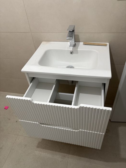 Vand set mobilier baie, lavoar, baterie, oglinda