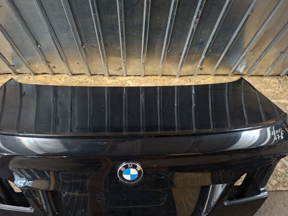Portbagaj BMW F10 Nonfacelift culoare 475 Black Sapphire Metallic cu eleron