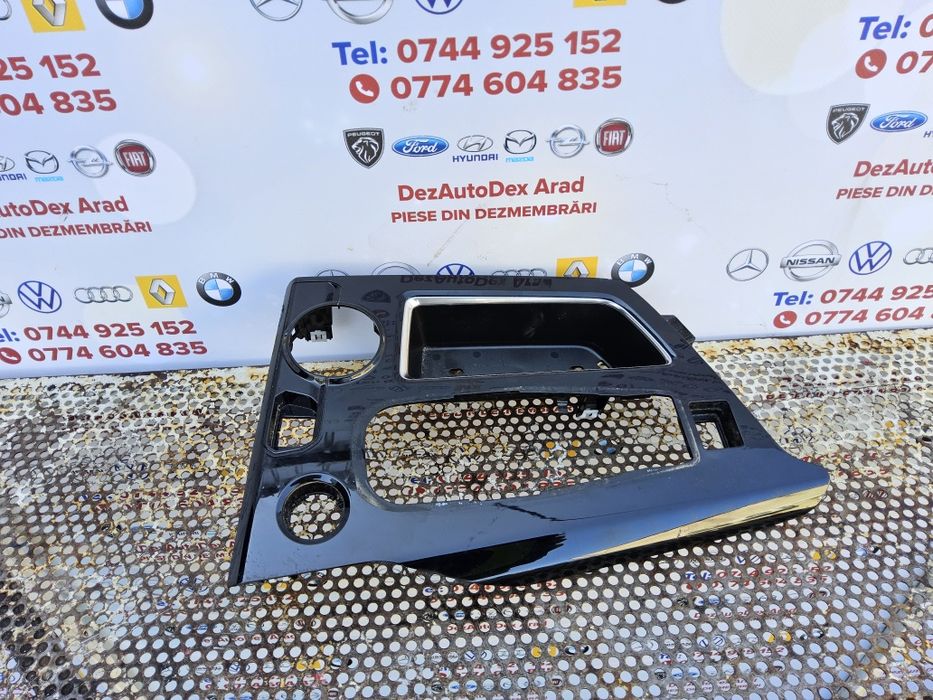 Ornament consola centrala Peugeot 3008 an 2016-2024 Peugeot 5008 cod 9815049477
