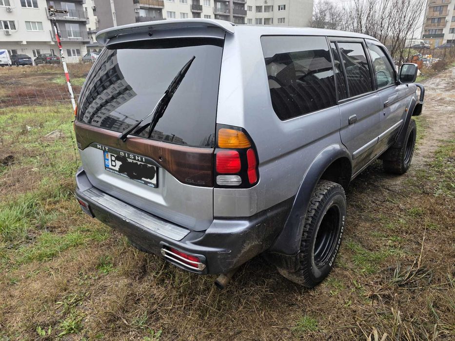 Pajero sport 4x4 offroad mitsubishi pajero shogun landcruiser l200