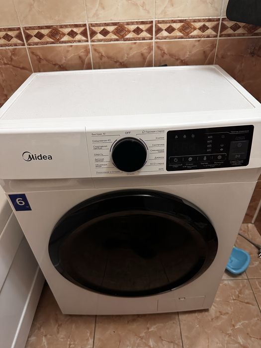 Продам стиралку на запчасти Midea