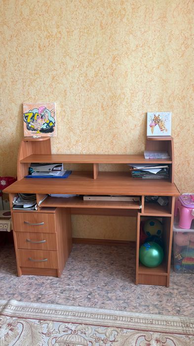 Продаю письменный стол недорого