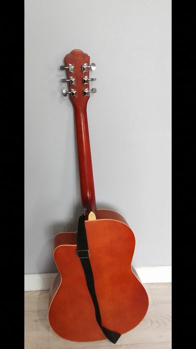 Гитара хорошая ! доставка бесплатно