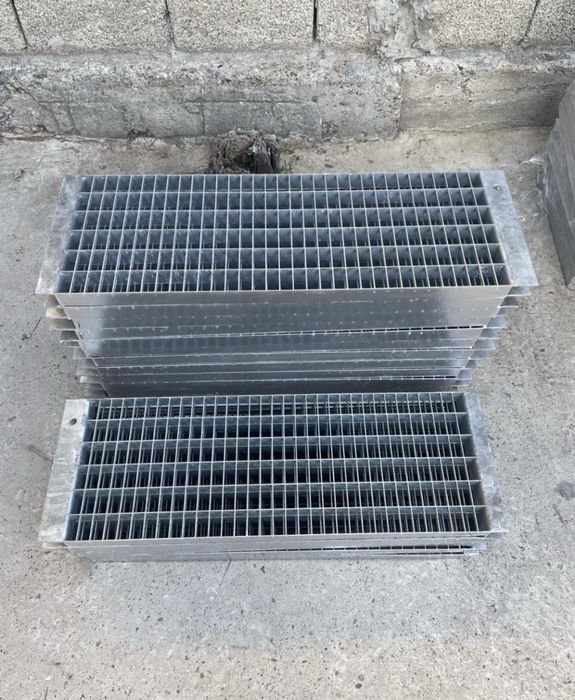 Trepte zincate galvanizate