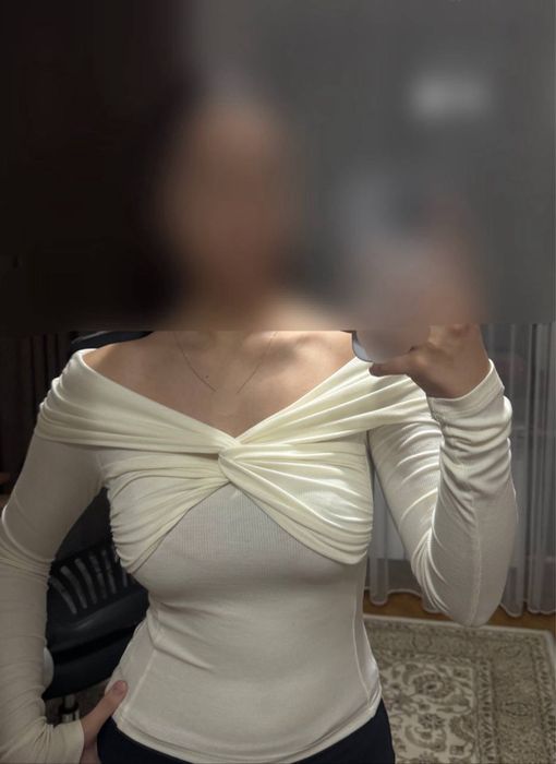 продам женскую нарядную кофточку