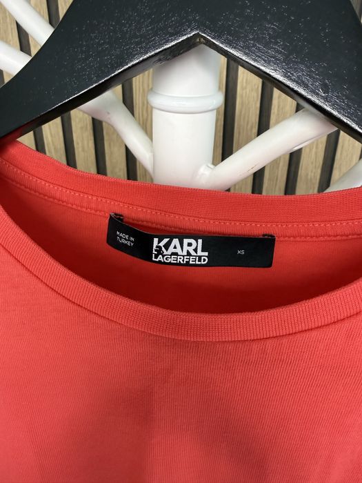 Rochie sport Karl Lagerfield,mărimea S,originală nu prezintă urme de uzură!Nuanta corai,pret 200 ron