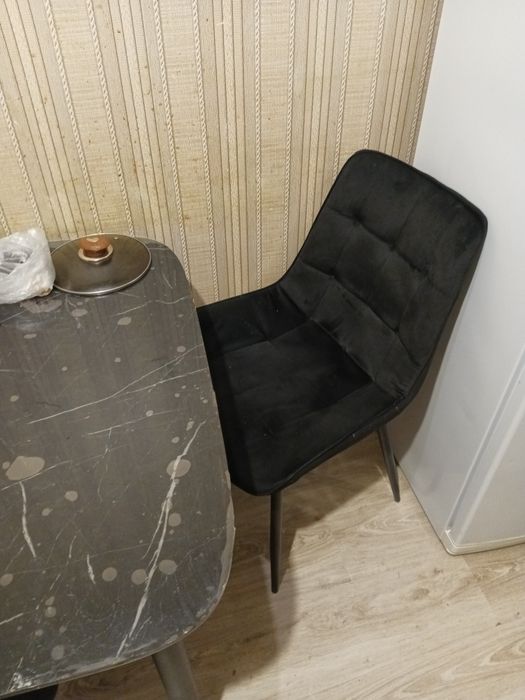 Продам стол со стульями новые