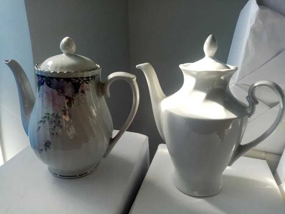 Новые белые керамические заварочные чайники в количестве 2 штуки