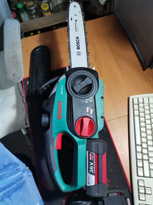 акумулаторна резачка Bosch AKE 30 LI  Верижен трион