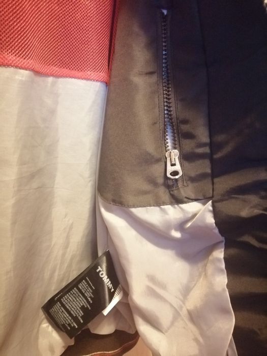 Geaca Tommy Hilfiger unisex ,geaca este originala, mărimea XL