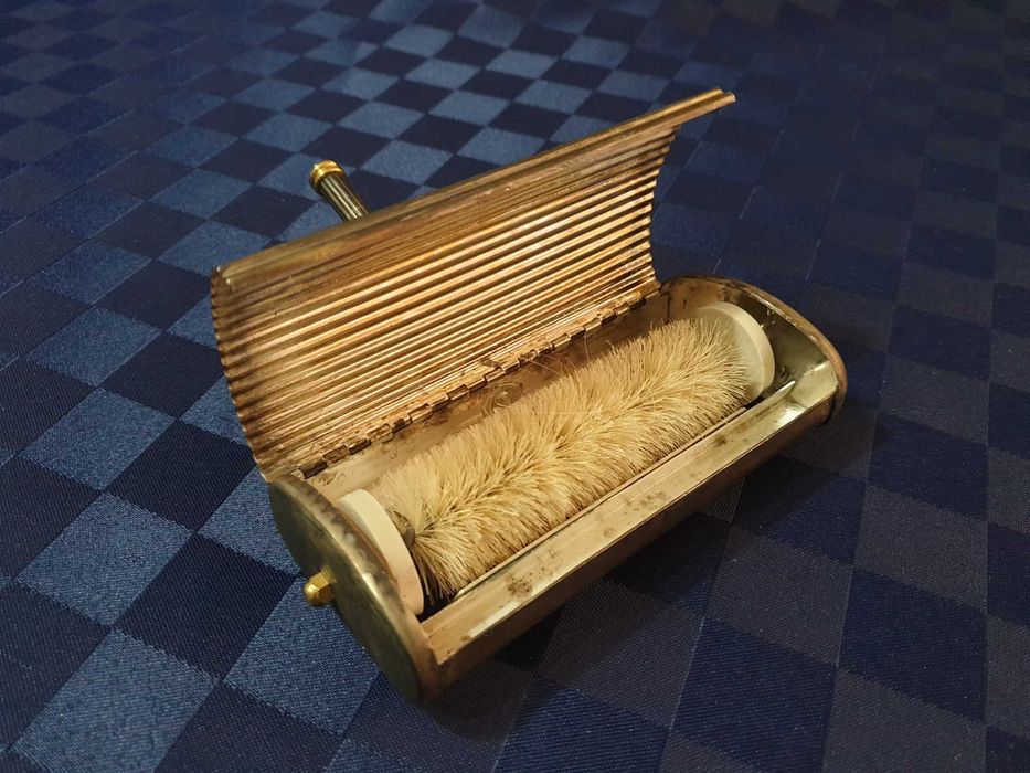 Уред за почистване на маса,примус и фенер