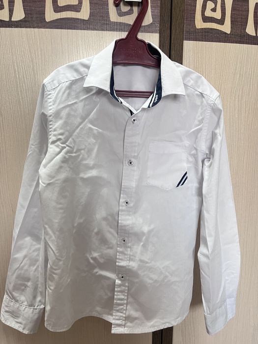 продам школьные рубашки на мальчика