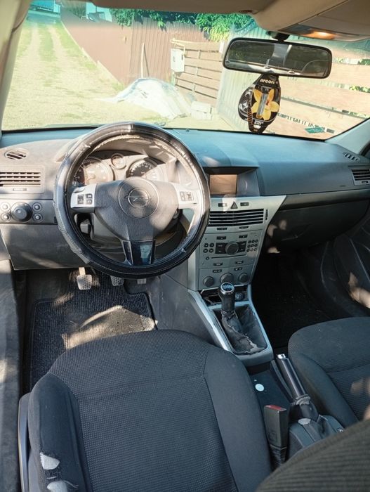 Vând Opel astrasedan