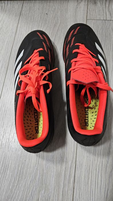 Ghete fotbal Adidas Predator
