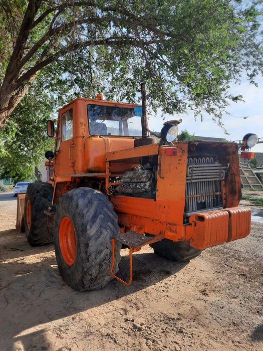 Фронтальный погрузчик