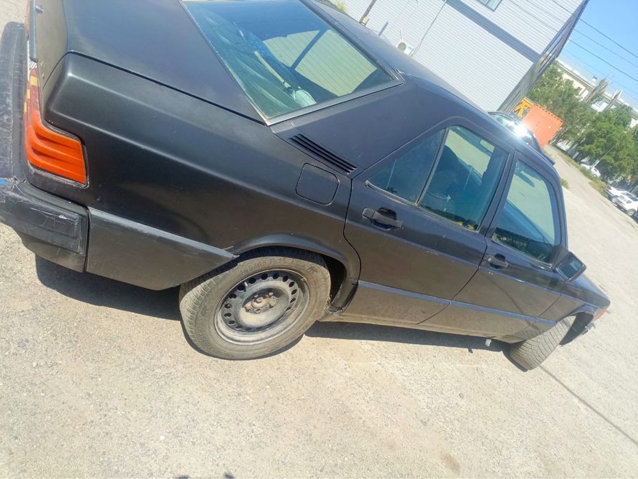 Машина Мерседес Benz 190