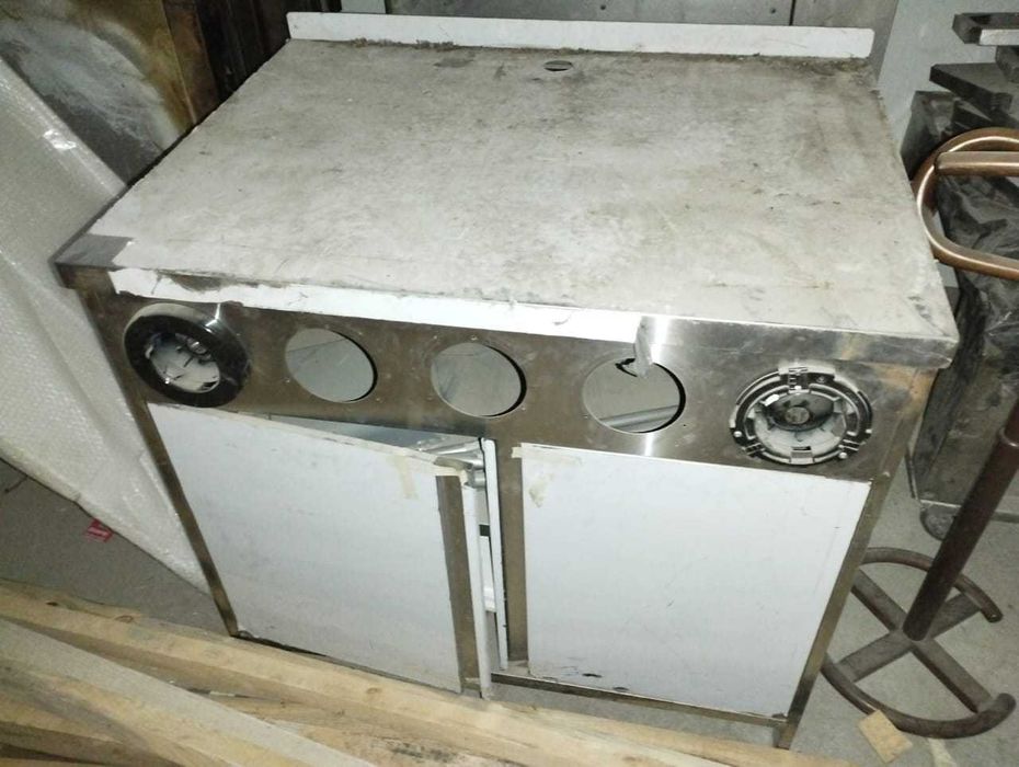 Стол для Пепси стаканов