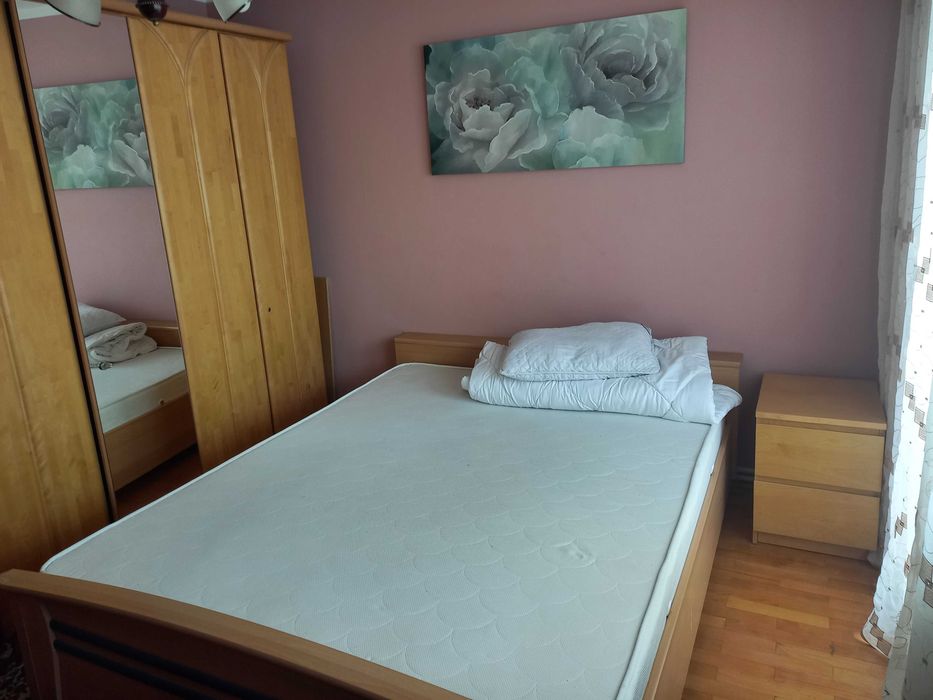 Dau in chirie apartament 3 camere pe termen lung