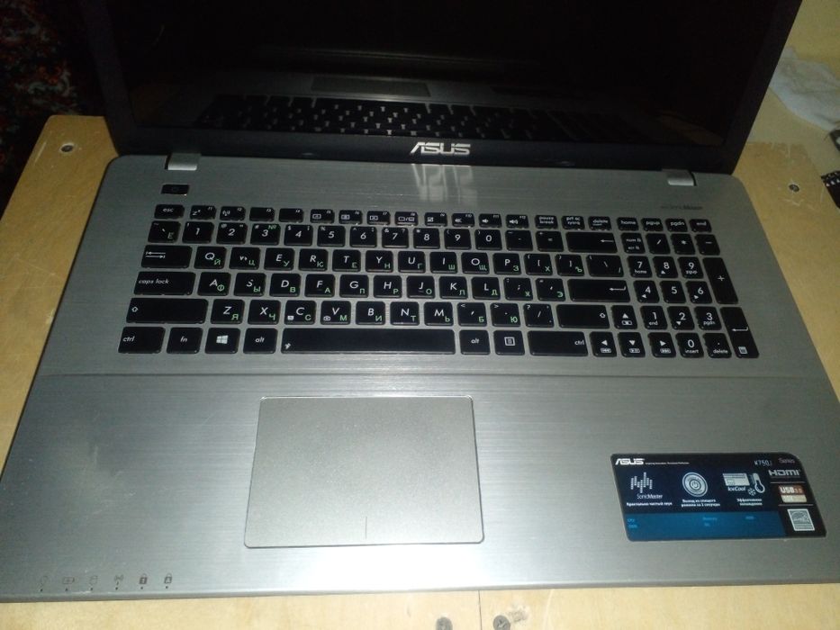 Asus i7 4700hq  protsessorga ega noutbook sotiladi