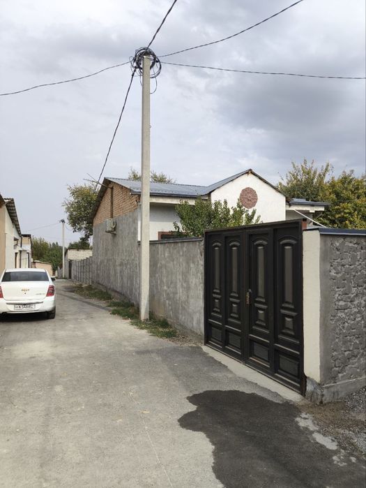 Xovli sotiladi ( 3 xonali )