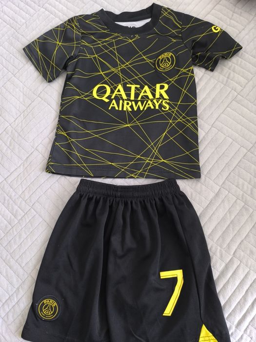 Продам форму футбольную